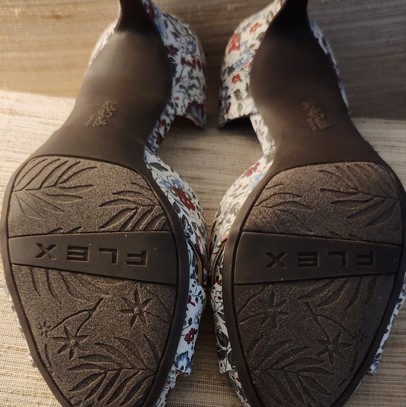 Life Stride Heels - Picture 3 of 4